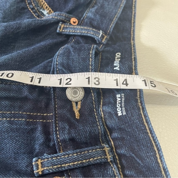 Old Navy Extra High-Rise Balloon Ankle Jeans Size 16 EUC some distressing - Picture 7 of 9